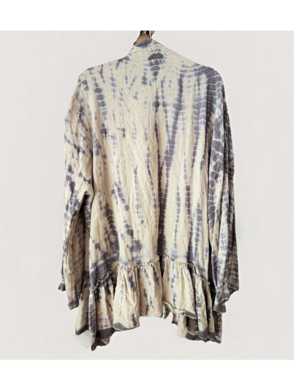 easel Tie-Dye Open Cardigan in Gray and Cream - Picture 5 of 9